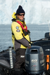 Pilote de zodiac en Antarctique